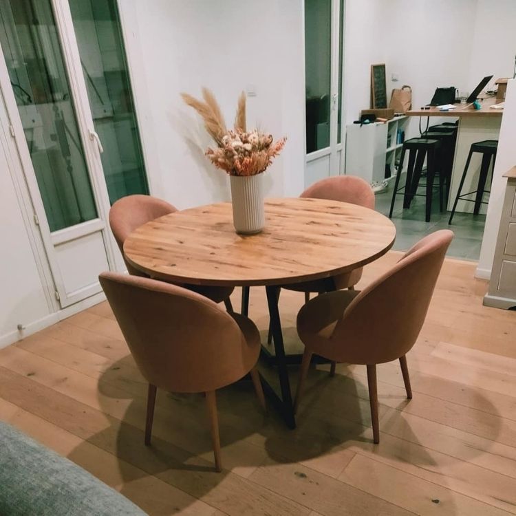 Round modern handmade extendable table